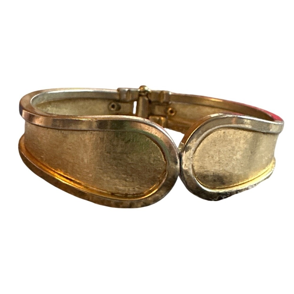 Vintage Sarah Coventry Gold Tone Textured Hinged Clamper Bracelet SC Hallmark